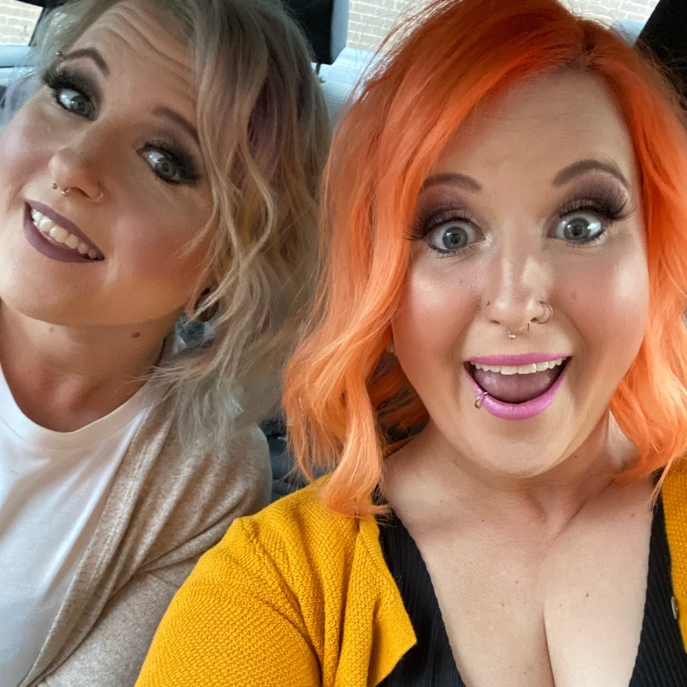 Meet your Poshers The Lipstick Twins